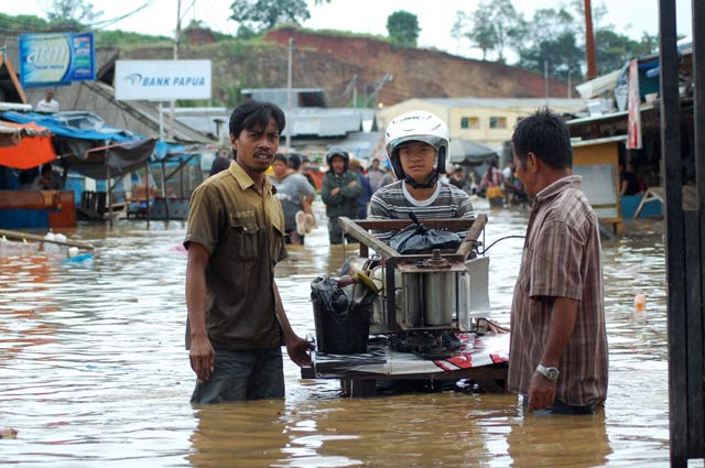 Diguyur Hujan, Pasar Yotefa, Jayapura Kebanjiran