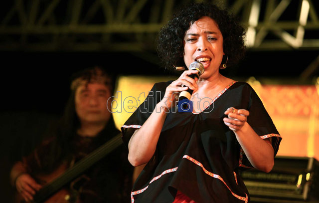 Kolaborasi Dwiki Dharmawan dan Gendang Beleq