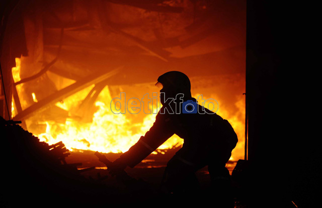 Pabrik Plastik di Jakarta Barat Terbakar 