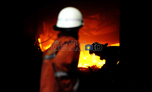 Pabrik Plastik di Jakarta Barat Terbakar 