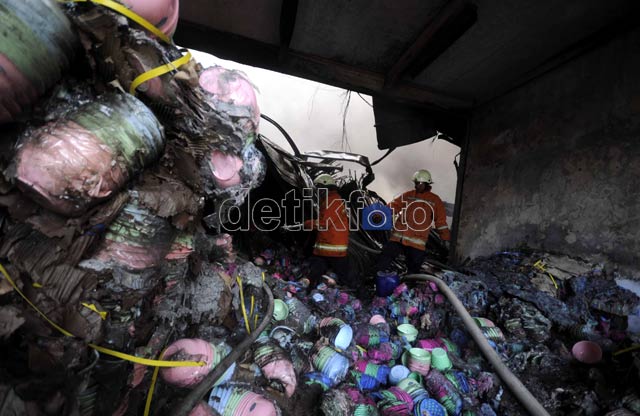 Pabrik Plastik di Jakarta Barat Terbakar 