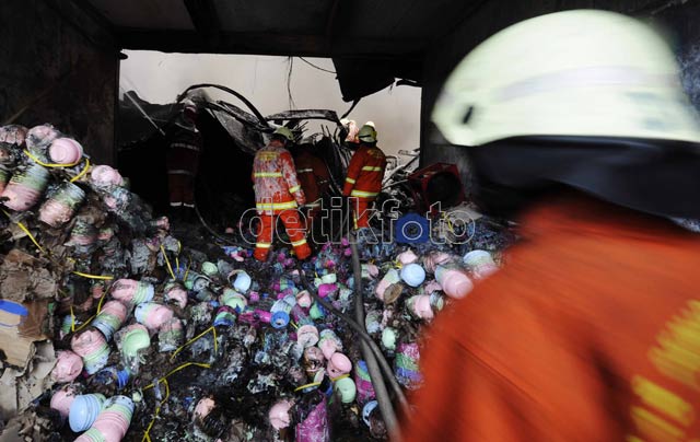 Pabrik Plastik di Jakarta Barat Terbakar 