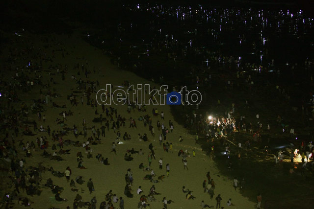 Ribuan Orang Berkumpul di Festival Bau Nyale