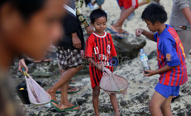 Ribuan Orang Berkumpul di Festival Bau Nyale