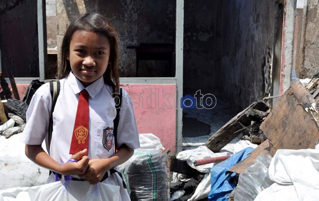 Tetap Ceria Meski Rumahnya Terbakar