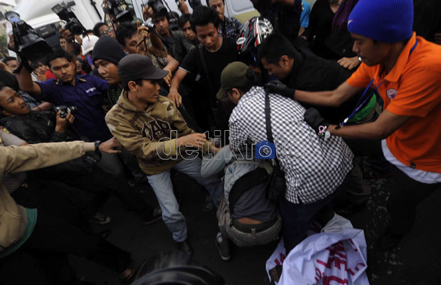 Aksi Indonesia Tanpa FPI Berlangsung Ricuh