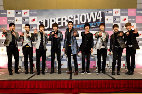 Super Junior Ingin Jadi Sehebat Superman