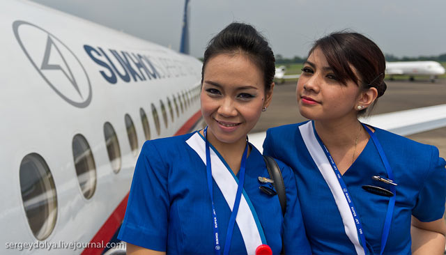 Foto Pramugari Cantik Seksi Dan Narsis Di Pesawat Shukoi Yang Naas [ www.BlogApaAja.com ]