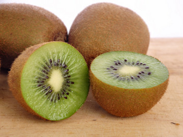 Kulit Mulus dan Kencang Berkat Buah Kiwi