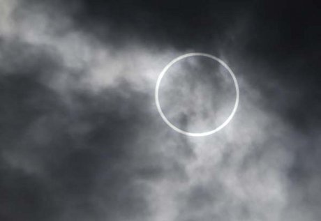 http://images.detik.com/content/2012/05/21/1148/eclipsedlm.jpg