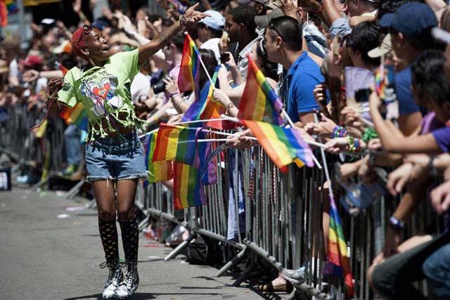 Warna-warni Pawai Heboh Para Gay di NY