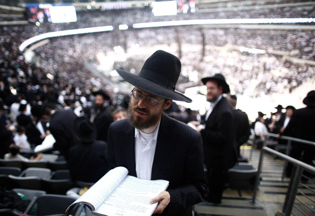 Saat Yahudi Ortodoks Usai Belajar Kitab Talmud