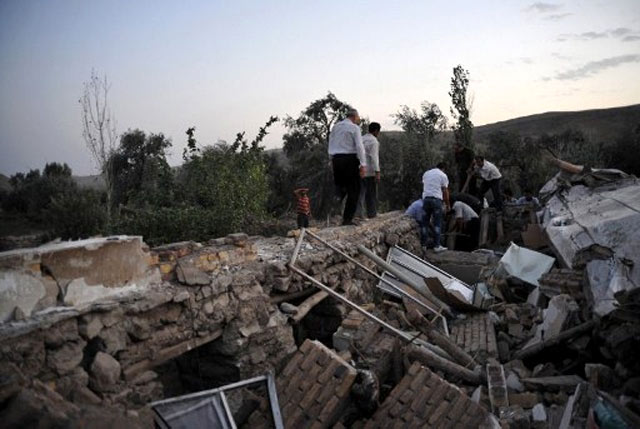 Gempa Guncang Iran, 220 Orang Tewas