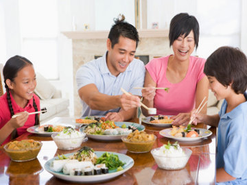 Makan Semeja Bersama Keluarga Bikin Anak Lebih Proaktif