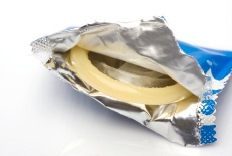 http://images.detik.com/content/2012/09/11/1390/193259_kondom.jpg