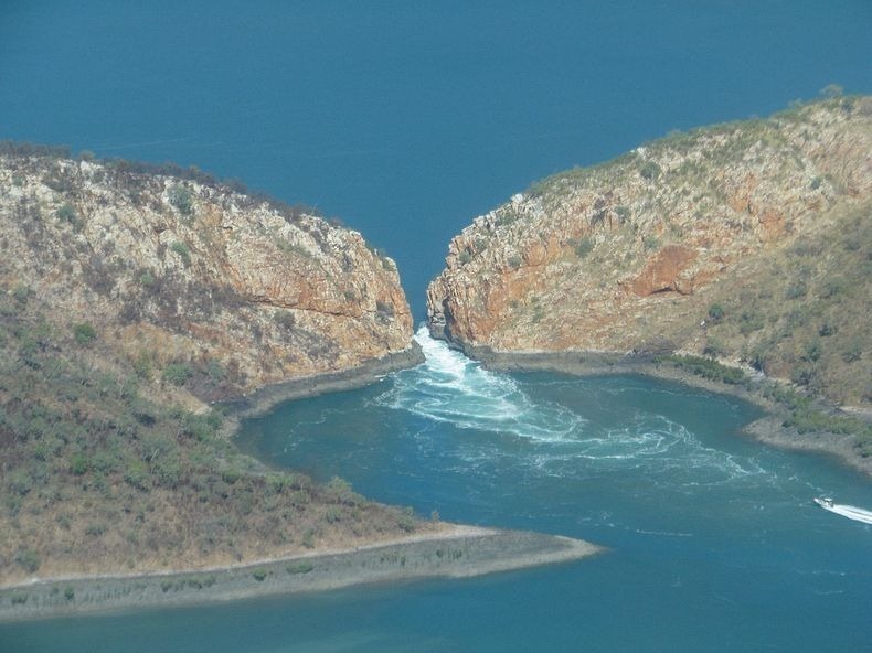 Horizontal Falls : Air Terjun Dengan Aliran Bolak- Balik [ www.BlogApaAja.com ]