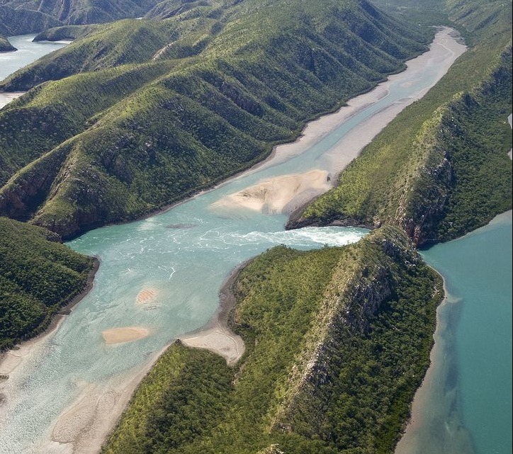 Horizontal Falls : Air Terjun Dengan Aliran Bolak- Balik [ www.BlogApaAja.com ]