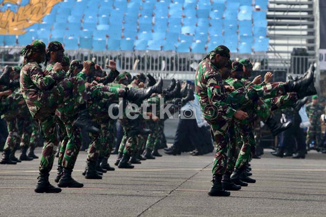 Gladi Bersih HUT TNI Ke-67