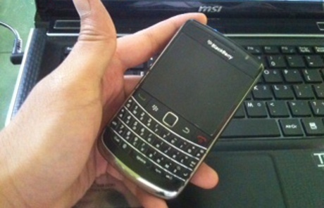 http://images.detik.com/content/2012/10/03/317/blackberryuser.jpg
