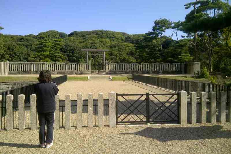 Misteri Pemakaman Kaisar Jepang Di Sakai [ www.BlogApaAja.com ]