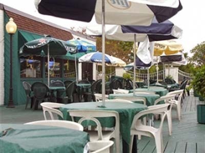 Wah! Pasangan Ini Nekat Bercinta di Meja Restoran!