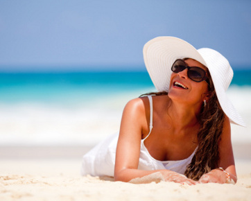 Tips : Ingin Berlibur ke Pantai? Wajib Beli 7 Fashion Item Ini
