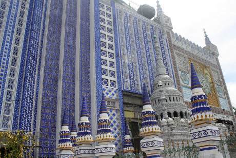 Masjid Paling Nyentrik Di Indonesia [ www.BlogApaAja.com ]