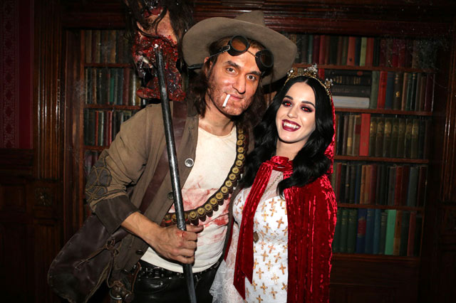 10 Gaya Pasangan Seleb Hollywood di Halloween 2012