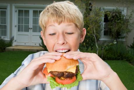 MAkanan junkfood penyebab asma & alergi anak
