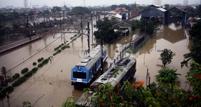 Stasiun Tanah Abang Lumpuh