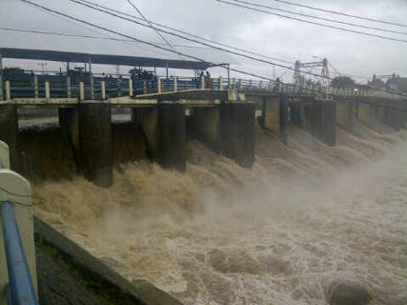 Katulampa Siaga III, Sempat Sentuh 200 Cm & Pukul 08.00 Jadi 110 Cm