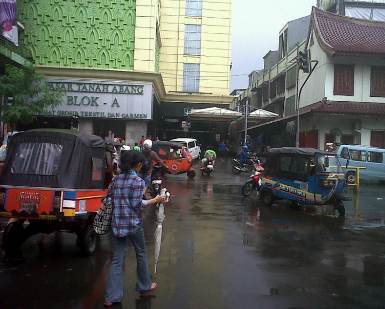 Jakarta Darurat Banjir, Pasar Tanah Abang Lesu & Pedagang Merugi