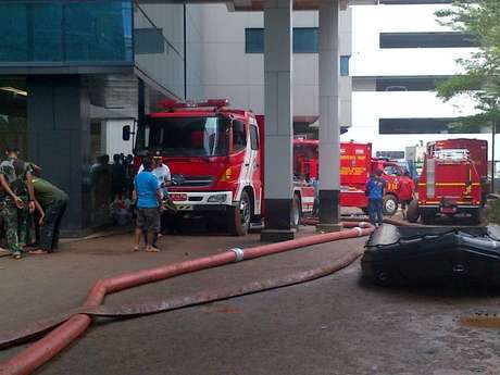 1 Orang Korban di Plaza UOB Masih Dicari