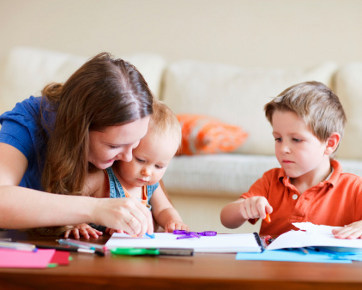 Kegiatan mewarnai dan menggambar dapat meningkatkan konsentrasi anak