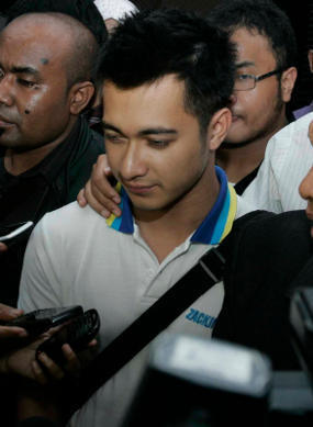 Naik Mobil Tahanan, Eza Gionino Dipindahkan ke Kejari Jakarta Selatan