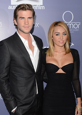 Miley Cyrus Diselingkuhi Sang Tunangan?