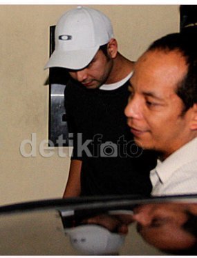 Kehabisan Kaos, Ibunda Tak Pakai Seragam Putih  Freedom  Raffi Ahmad