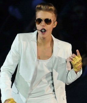 Justin Bieber Ambruk Saat Manggung di London