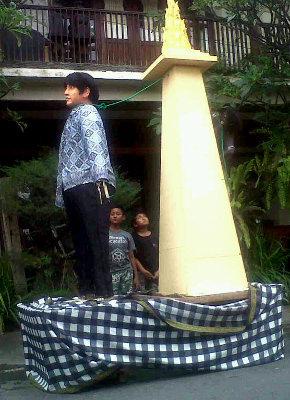Usai Rayakan HUT Teman, Seorang ABG Jadi Korban Peluru Nyasar