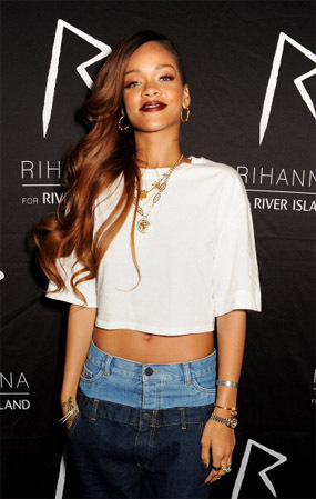 Sering Pamer Foto Seronok, Rihanna Dimarahi Ibunda