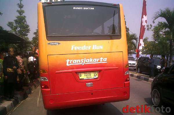 Angkot Jangan Ganggu Feeder Busway, Warga Menginginkannya!