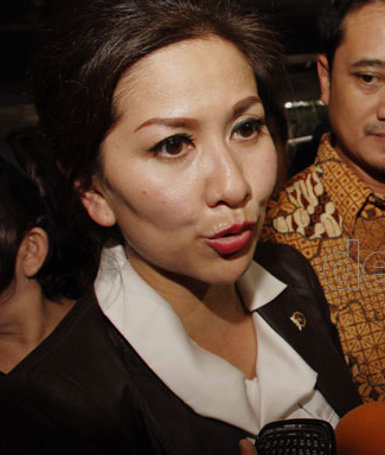 Dikabarkan Loncat ke NasDem, Venna Melinda Tegaskan Setia pada PD