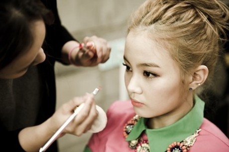 Lee Hi Tak Punya Keluhan Apapun untuk YG Entertainment