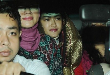 Julia Perez saat dibawa ke tahanan Kejari Jakarta Timur