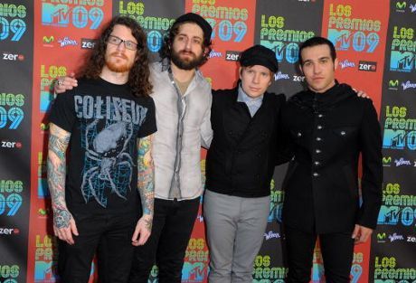 Ada Elton John dan Courtney Love di Album Baru Fall Out Boy