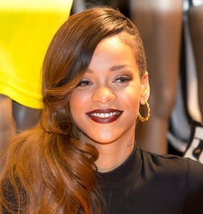 Duh, Rihanna Telat 4 Jam Saat Tampil di Acara Amal