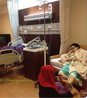 Dirawat di Rumah Sakit, Syahrini Tetap Pedicure