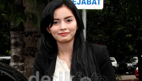 Seksinya DJ Verny, Wanita yang Mengaku Dihamili Denny Sumargo