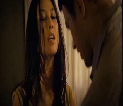 Uli Auliani Bicara Adegan Ciumannya dengan Bintang  Twilight  Kellan Lutz