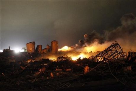 YOUTUBE  LEDAKAN  PABRIK PUPUK DI TEXAS 2013 [FOTO] Kronologis Penyebab Ledakan Pabrik Pupuk Di Texas
